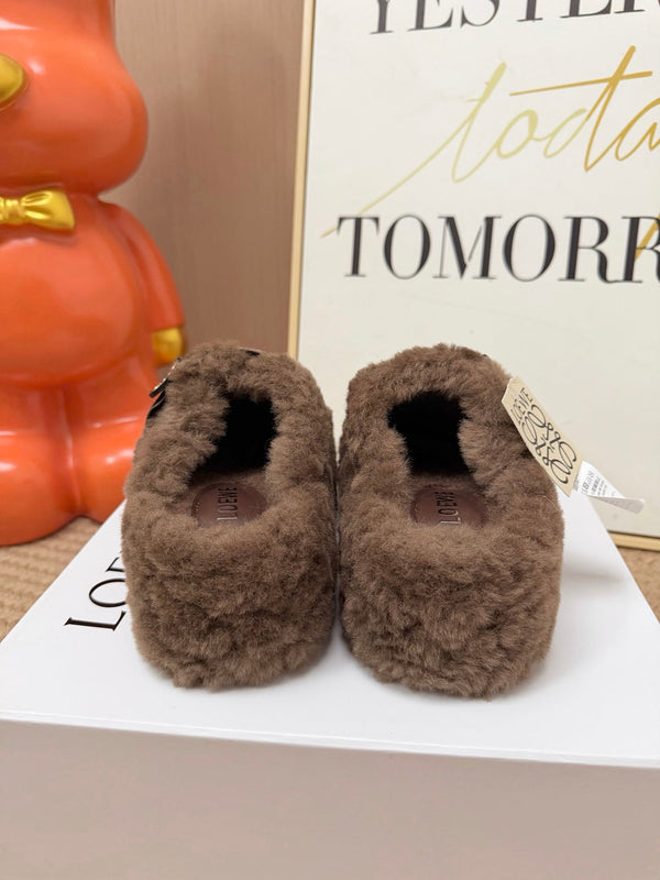 LW 26FW Closed-Toe Shearling Mules Metal Logo Buckle Shearling 192135