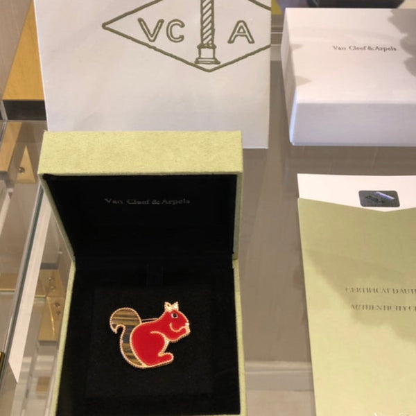 VCA Brooch 07
