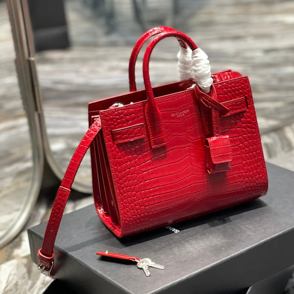 SAC DE JOUR NANO 22 RED CALFSKIN GOLD HARDWARE