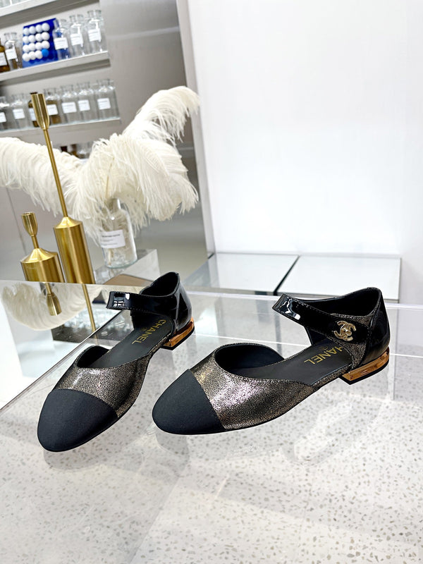 CC 26S Mary Jane Flats Shoes Black Gold Distressed Leather 147295