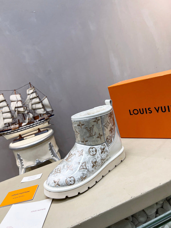 LV 25 Snow Boots Sliver Monogram PVC Wool