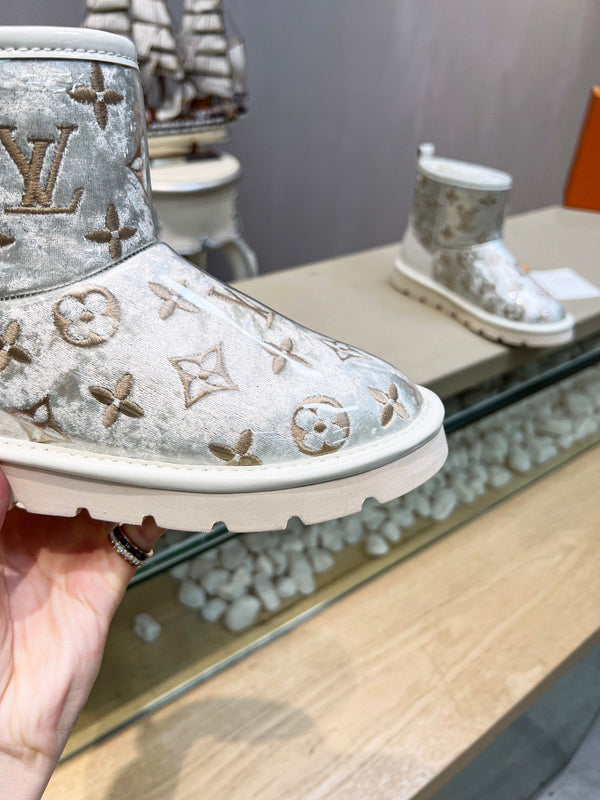 LV 25 Snow Boots Sliver Monogram PVC Wool