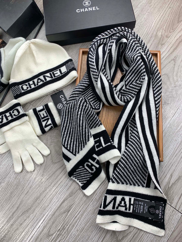 CC Hat Scarf Gloves Set White Black Jacquard Logo 475102