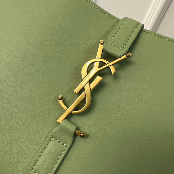 Le 5 a 7 24 Light Green Lambskin Ghw