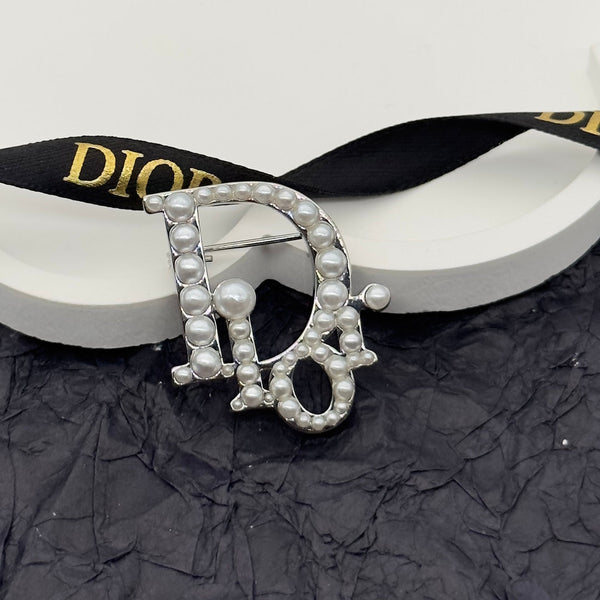 CD Brooch 172878