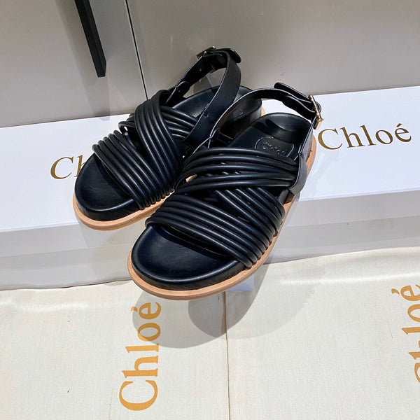 CHLOÉ CROSS STRAP SANDAL IN BLACK RUBBER WITH GOLD HARDWARE