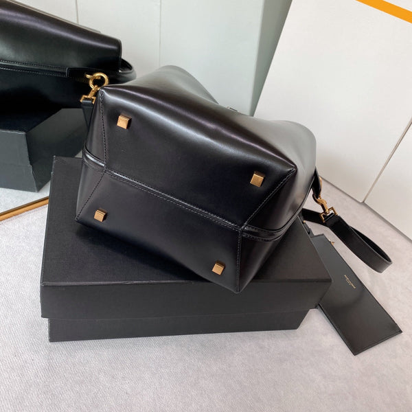 le 37 20cm black shiny calfskin