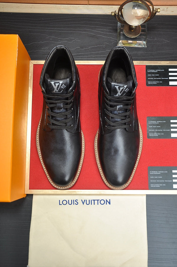 LV SHORT BOOT IN BLACK CALFSKIN