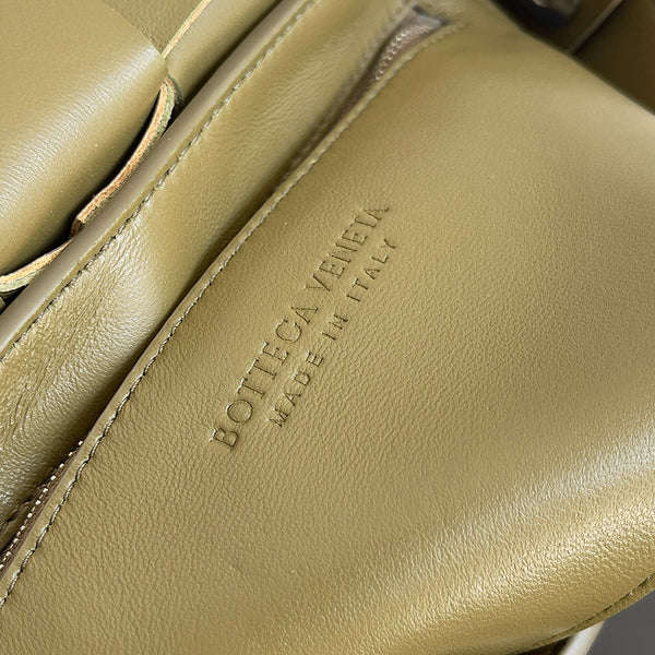 BV Two-In-One Cassette Bag 26cm Olive Green Leather