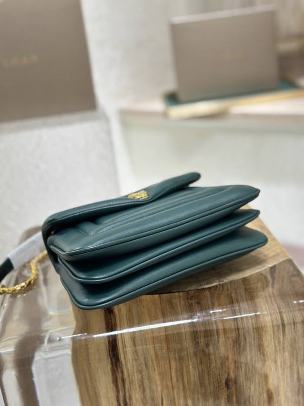 BVL Serpenti Reverse Shoulder Bag 22.5cm Emerald Green Calfskin GHW 188589
