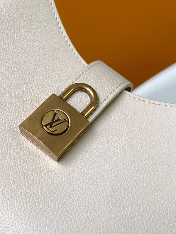 low key shoulder bag 26cm cream calfskin