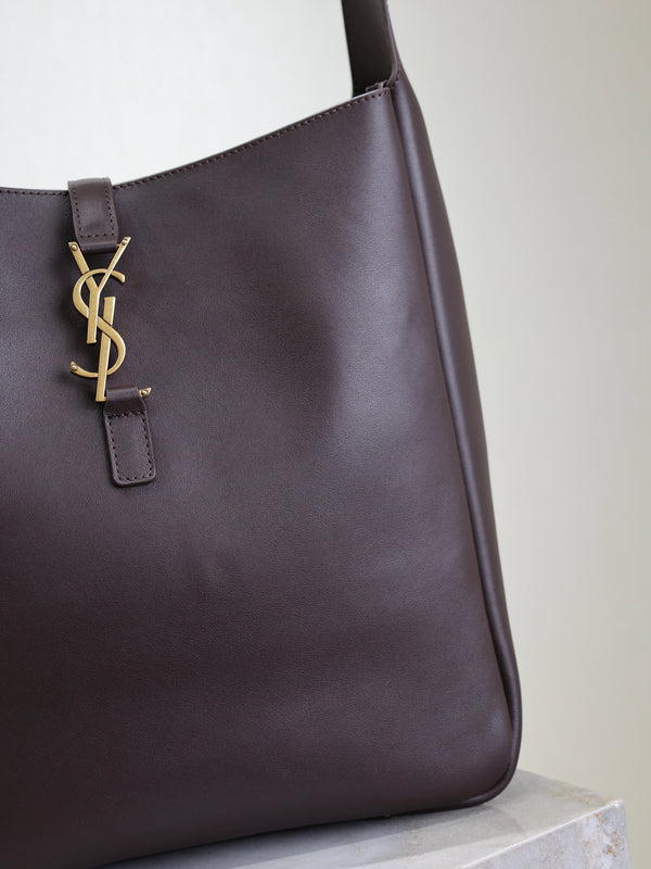 LE 5 À 7 LARGE BAG 31 IN COFFEE LAMBSKIN
