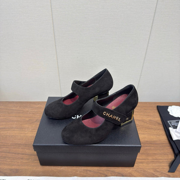 CC 27S Mary Jane Pumps Chunky Heel Gold Strap Suede 194762