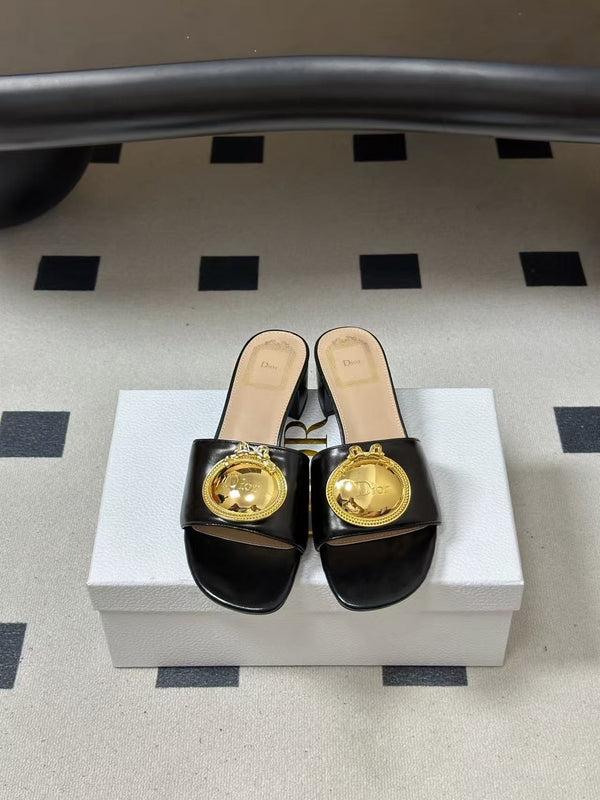 CD 26s Médaillon Buckle Slides Black Lambskin
