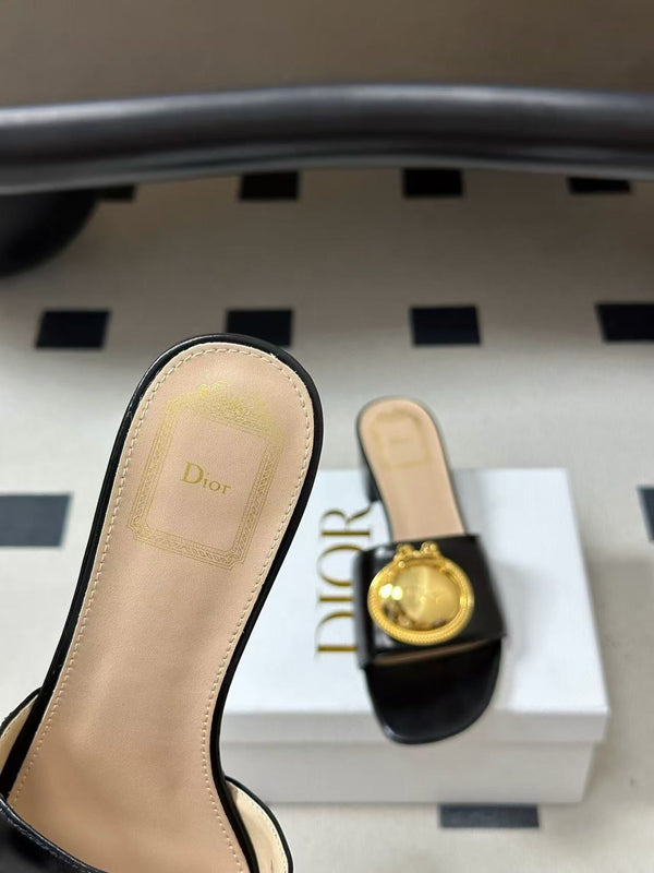 CD 26s Médaillon Buckle Slides Black Lambskin