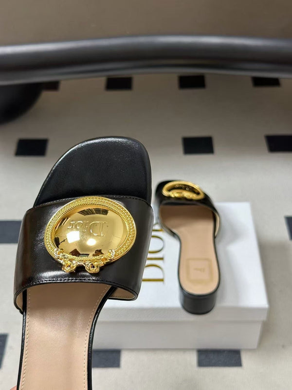 CD 26s Médaillon Buckle Slides Black Lambskin