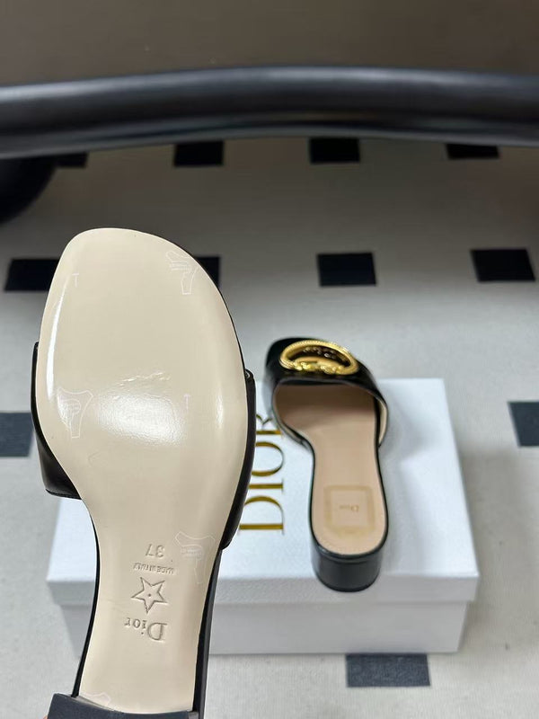 CD 26s Médaillon Buckle Slides Black Lambskin