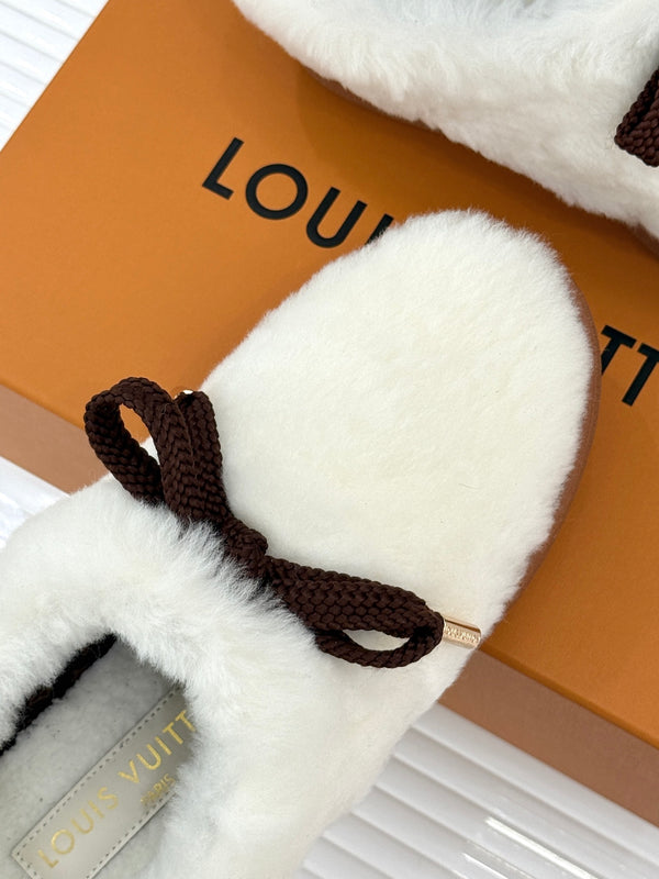 LV 26S Cloud Flat Comfort Clogs Bow Detail White Shearling