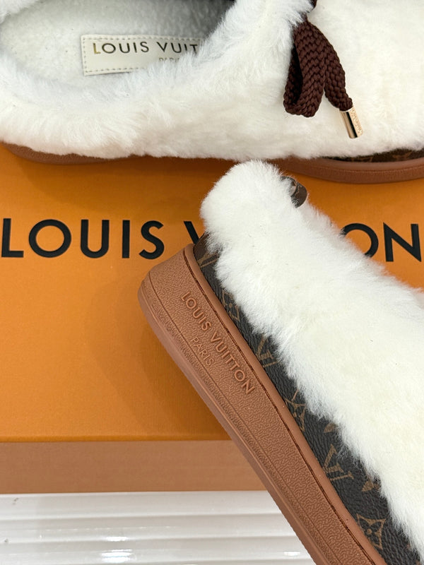 LV 26S Cloud Flat Comfort Clogs Bow Detail White Shearling