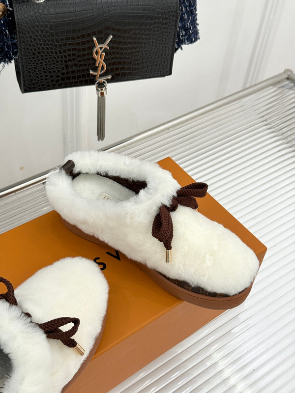 LV 26S Cloud Flat Comfort Clogs Bow Detail White Shearling