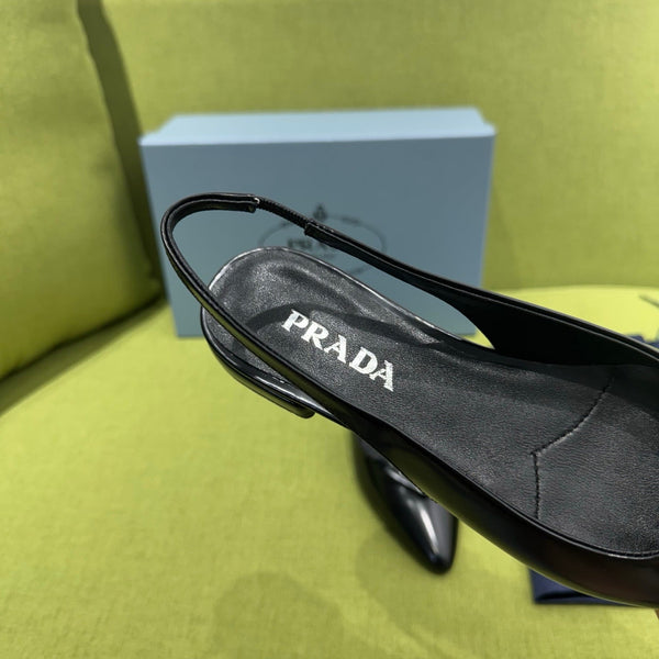 Prad 2026 Spazzolato Triangle Logo Flat Patent Leather 148638
