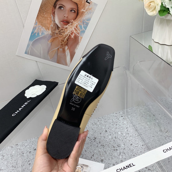 CC 2026 Chain Trim Loafers Sheepskin 162112
