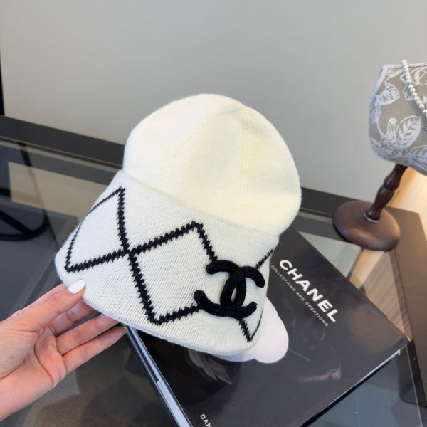 CC Knitted White Beanie 498087