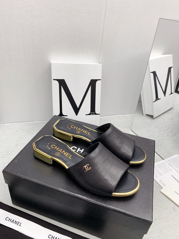 CC 26FW Slide Sandals Gold Trim Logo Leather 161722