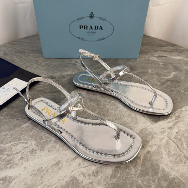Prada 2026 Flipflops Patent Leather 789406