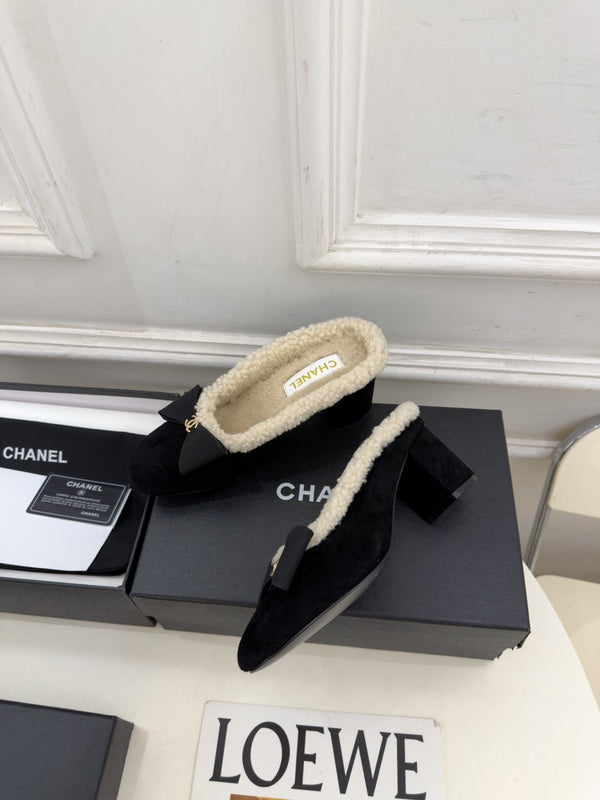 CC 26FW Shearling-Lined Bow Mules 6cm Suede Leather 164884