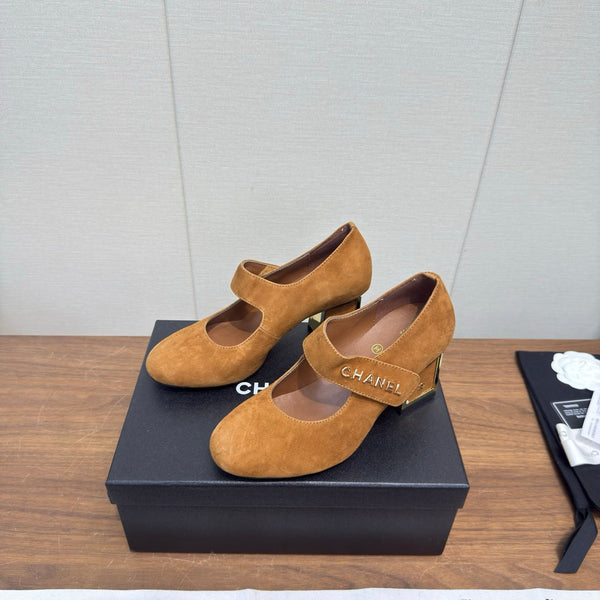 CC 27S Mary Jane Pumps Chunky Heel Gold Strap Suede 194762