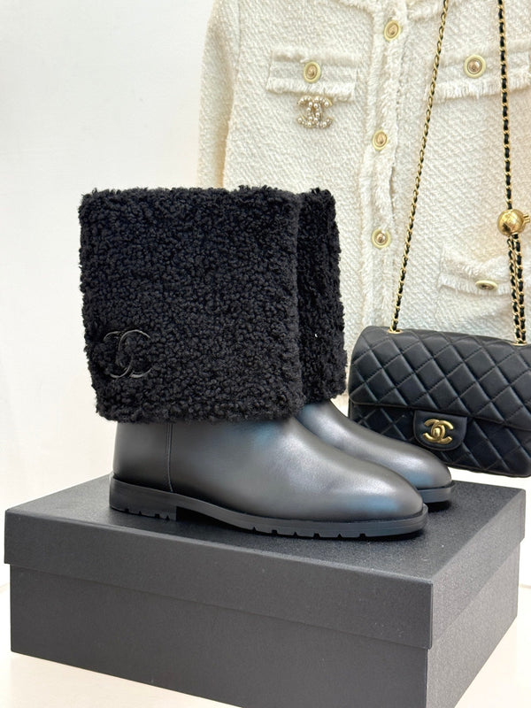 CC 26FW Short Boots Fold-Over Shearling Cuffs Black Logo Leather 188558