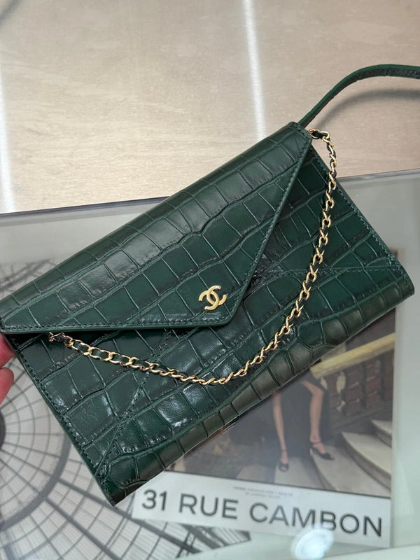CC 2026 Clutch With Strap 21.5cm Crocodile-embossed Calfskin