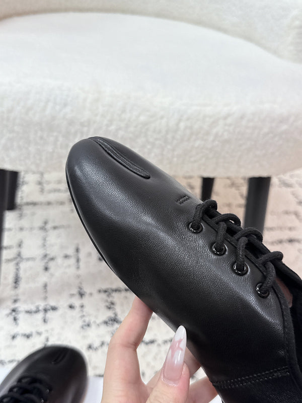 MM Tabi 6-Point Toe Lace-up Shoes Black Calfskin 558423