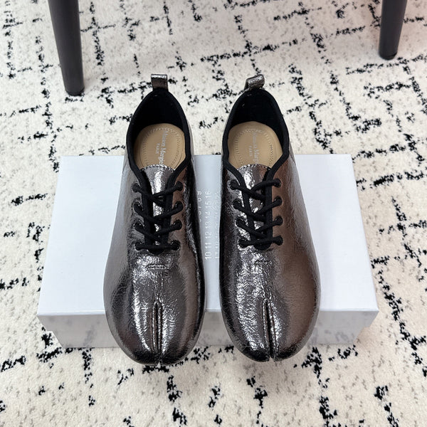 MM Tabi 6-Point Toe Lace-up Shoes Dark Grey Metalic Calfskin 558424