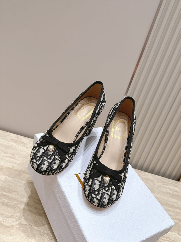 CD 26s Block Heel Pumps 7cm White Black Oblique Canvas 121657