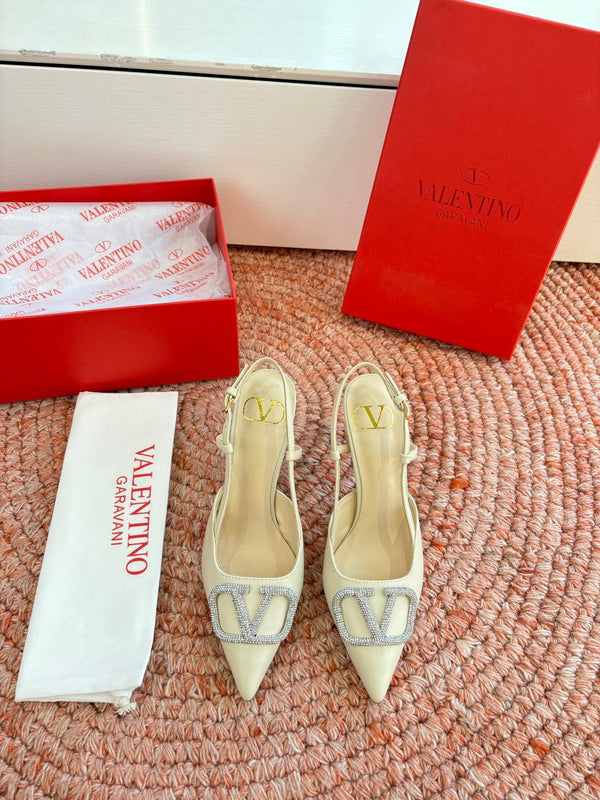 VLogo Signature Slingback 80mm Cream Sheepskin 702215