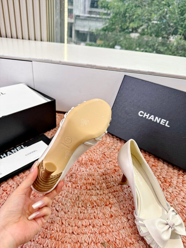 CC 26s Bow High Heels White Sheepskin 703676