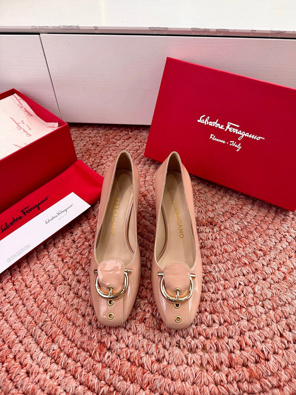 Ferragamo Gancini Pumps Light Pink Patent Leather 760466