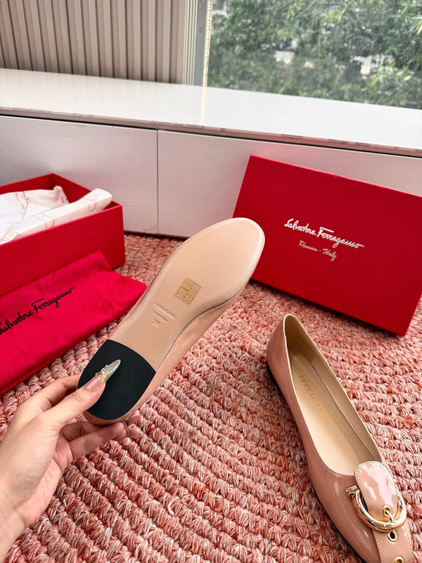 Ferragamo Gancini Ballet Flat Light Pink Patent Leather 760471