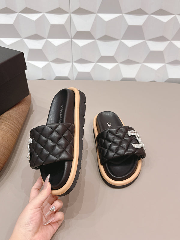 CC 26s Sandals Double C Buckle Black Quilted Leather 613266