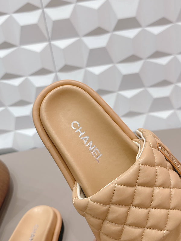 CC 26s Sandals Buckle Beige Quilted Leather 613274