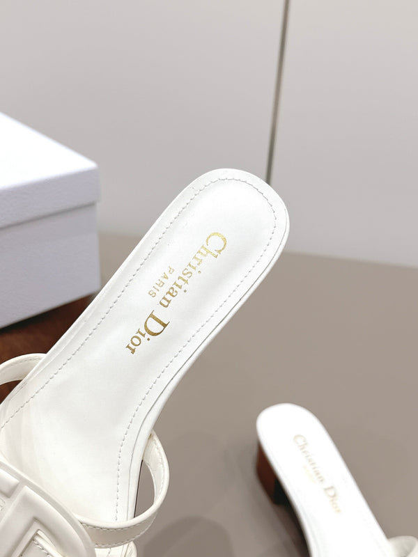 CD 26s D-Club Sandal 4.5cm White Calfskin 738244