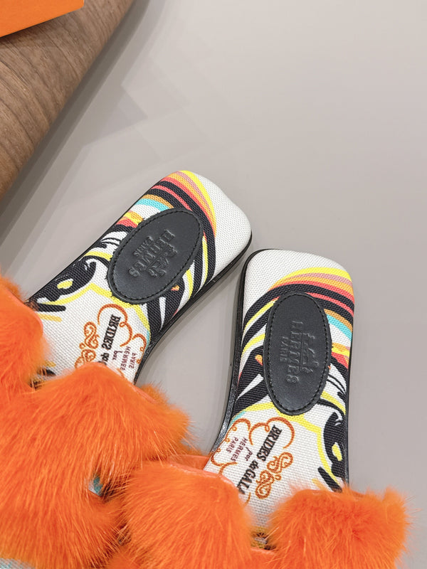 HM 25 Oran Orange Colorful Fur Canvas 738410