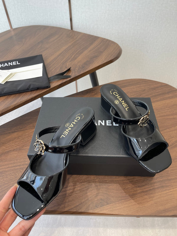 CC 26s Camellia Sandals 4.5cm Black Patent Leather 624228