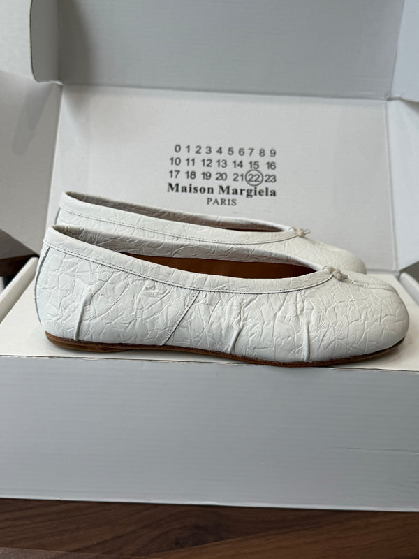 MM Split Toe Flat Heel White Textured Leather 890031
