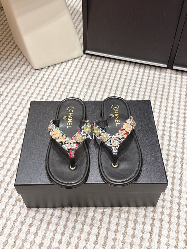 CC 26s Flip-Flop Black With Multicolor Tweed Sheepskin 632366