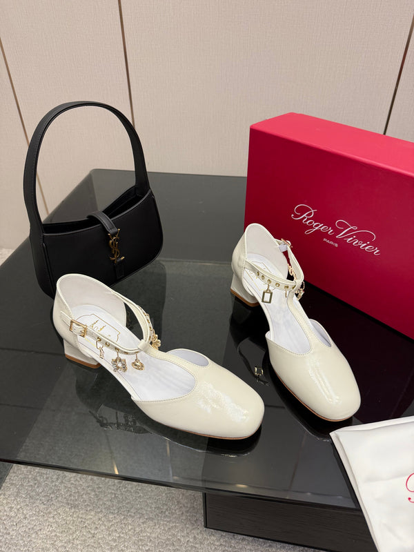RV 26WF New T-Strap Rhinestone Strap Sandals 4.5 White Patent Leather 629894