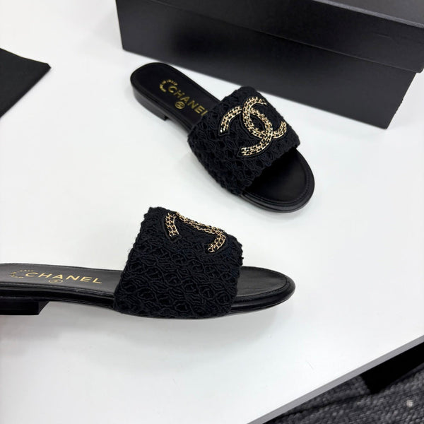 CC 25 Doubble Chain Embroidered Slippers Black Fabric 352495