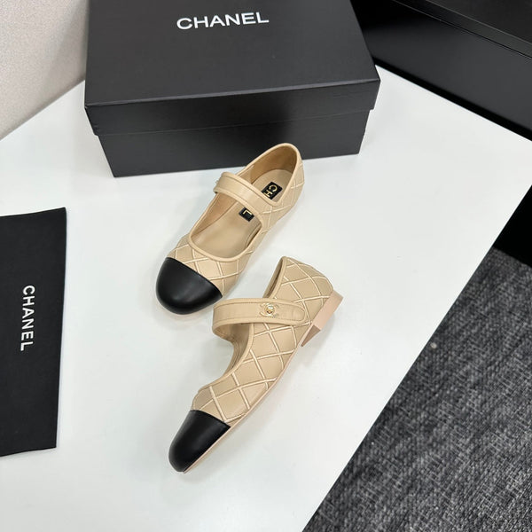 CC25 Mary Janes Beige Black Cowhide 352502